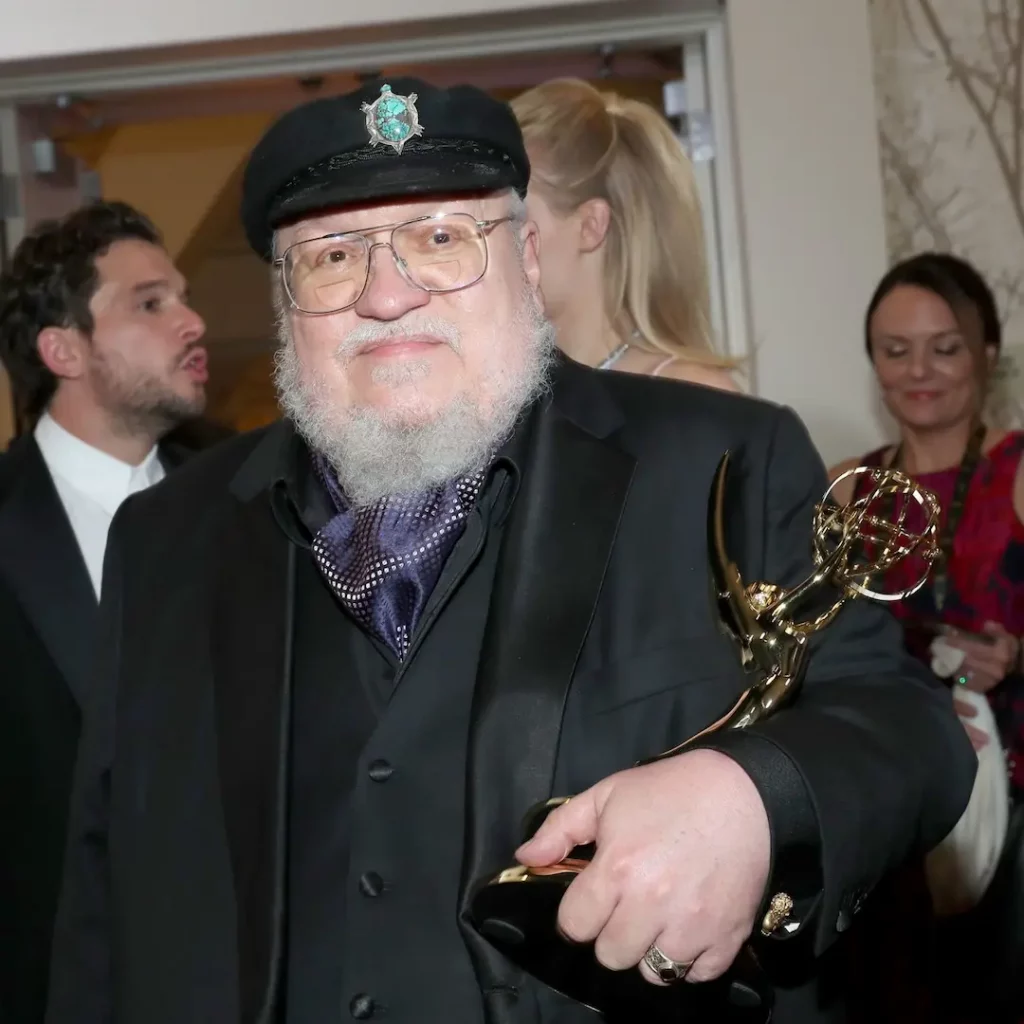 A Game of Thrones – George R. R. Martin: The winter is upon us. That's the short mantra that is the motto of House Stark, the northernmost of the fiefdoms which owe loyalty to the King Robert Baratheon in far-off King's Landing. In King's Landing, Eddard Stark of Winterfell rules under Robert's name. The family of the Starks lives in peace and peace. The proud wife of Catelyn and his brothers Robb, Brandon, and Rickon and the daughter Sansa and Arya, and his smug brother, Jon Snow.